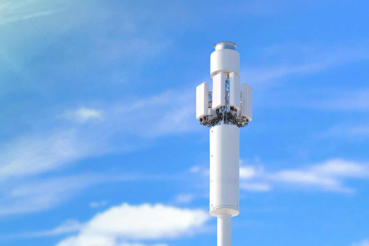 Low & Mid-Band RF Performance of Mid-Cell Concealments